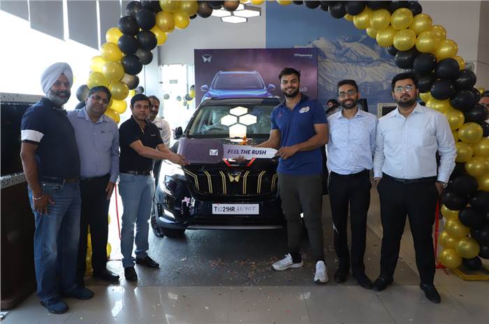Neeraj Chopra, Sumit Antil gifted personalised XUV700 by Anand Mahindra